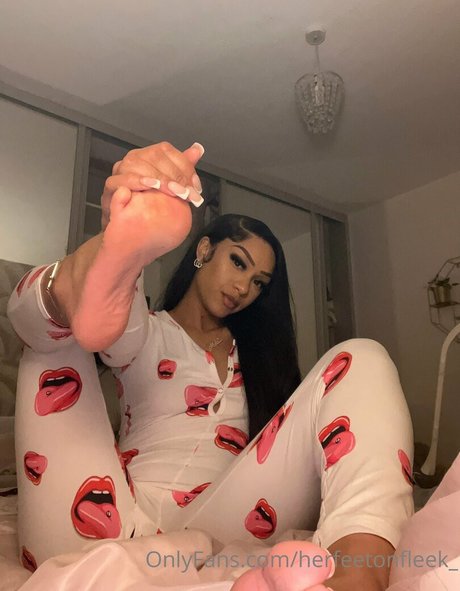 herfeetonfleek_ nudes pornstar img