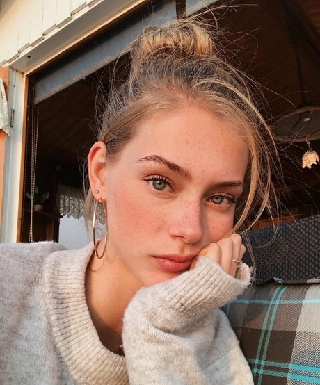 Lauren De Graaf pornstar naked pic