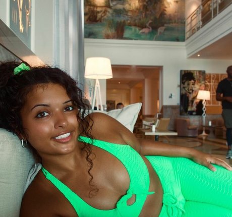 Chloe Alexander sexy pornstar galleries