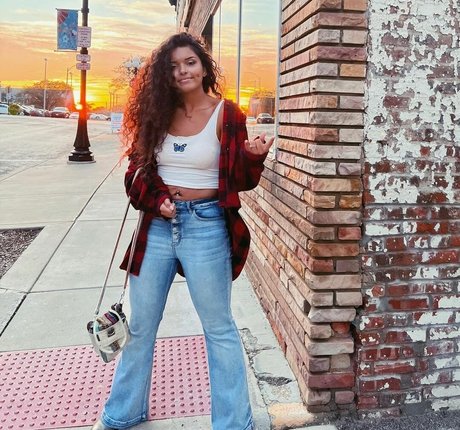 Chloe Alexander nice actress image