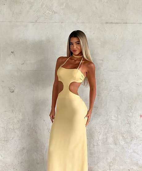 Pietra Cupello pretty model pictures