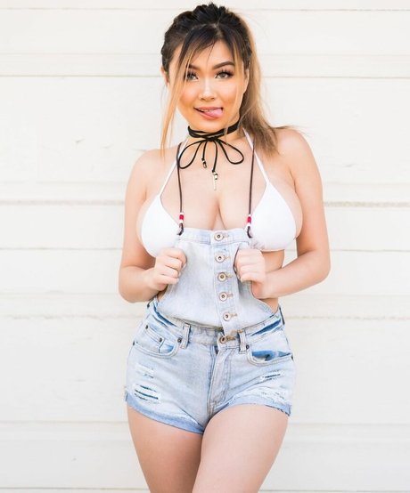 asian influencer onlyfans top image