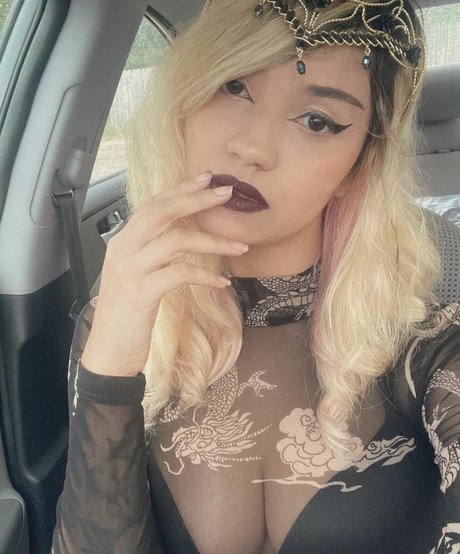 Trickywi pornstar xxx image