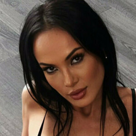 laraharts nudes model pics