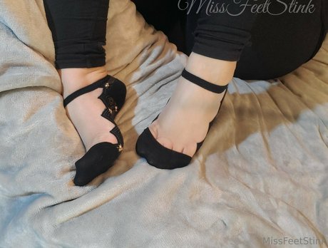 missfeetstinkvip naked star pictures