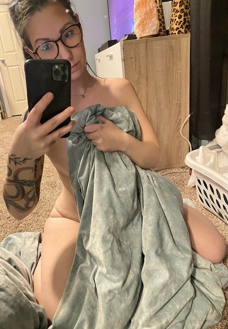 prettypetty1 model top pic