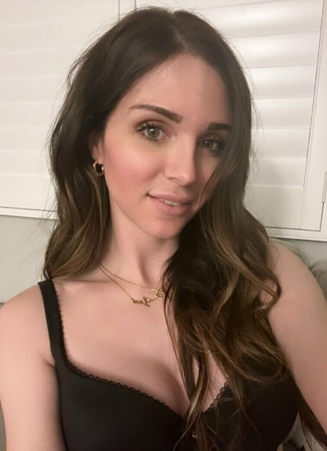 Sarah Hills xxx pornstar gallery