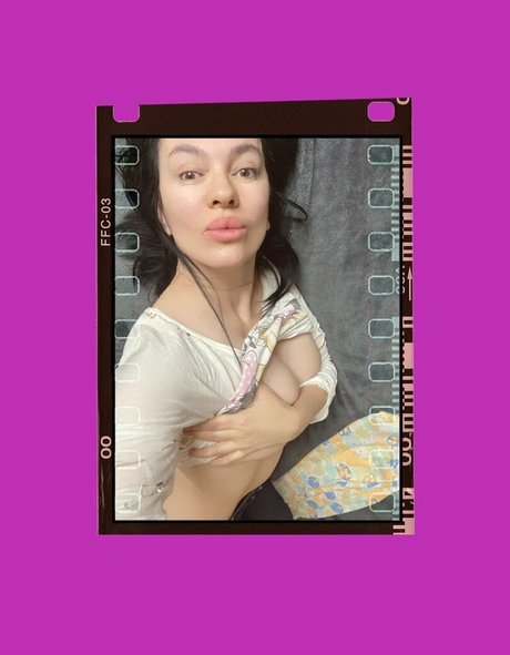 Mamaogra nudes model pic