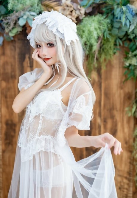 Saki Castle naked pornstar images