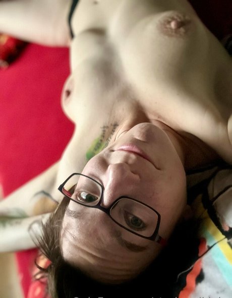 starkandkinky erotic model img