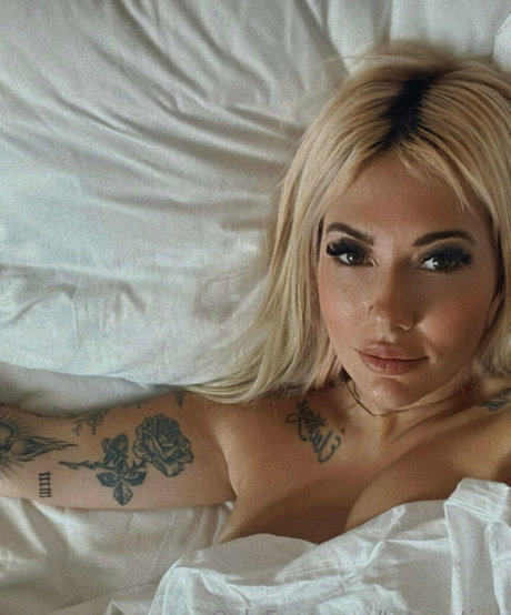 goth thick onlyfans top picture