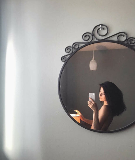 Daniela Andrade hd actress img