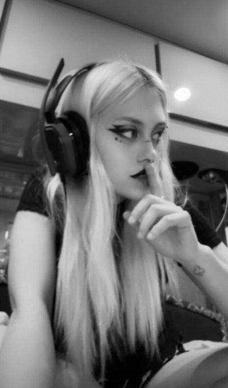 Setenstoned model nudes images