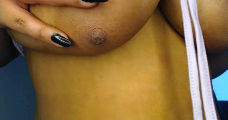 kurvykary naked actress image