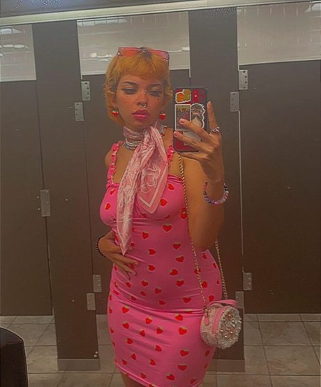 Rinnn 777 naked actress img