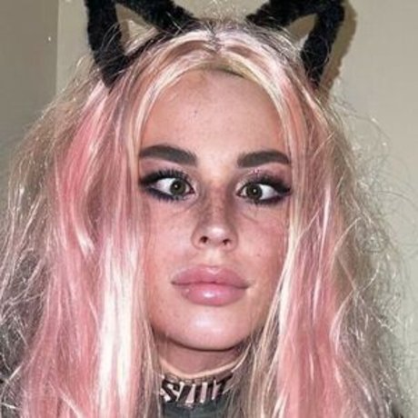 Nikki Lush xxx pornstar galleries