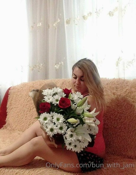 bun with jam model nudes pic