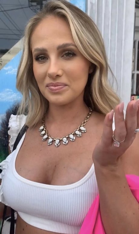 Tomi Lahren pornstar exclusive pics