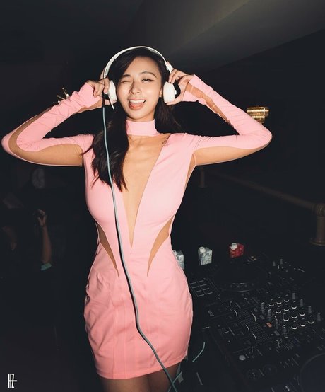 west tung sexy actress photos