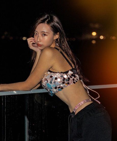 west tung porn model archive