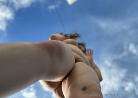 bettywoopxxx model sexy images