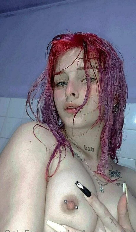 m 4 r u c h 4 n erotic model pictures