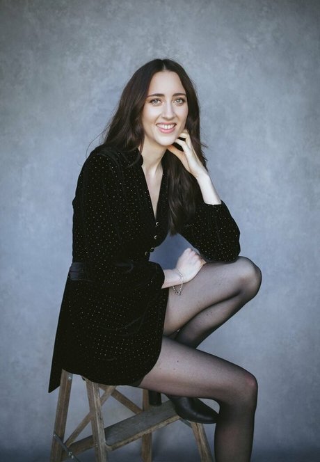 Alice Loxton nudes model pics