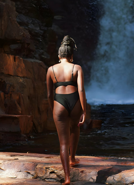 Sarah Aline model art photos