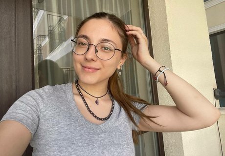 leamoore erotic actress photos