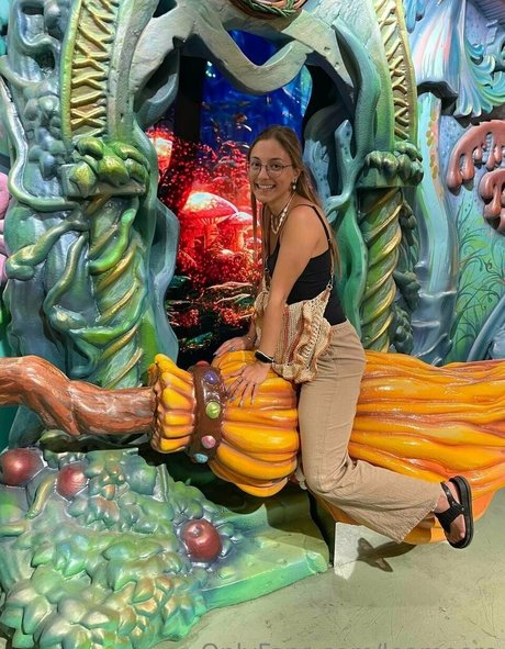 leamoore pornstar pic