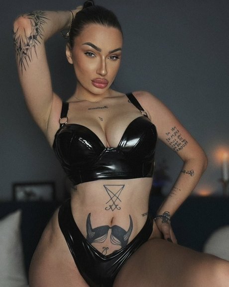 LaReinaMalvadaa actress img