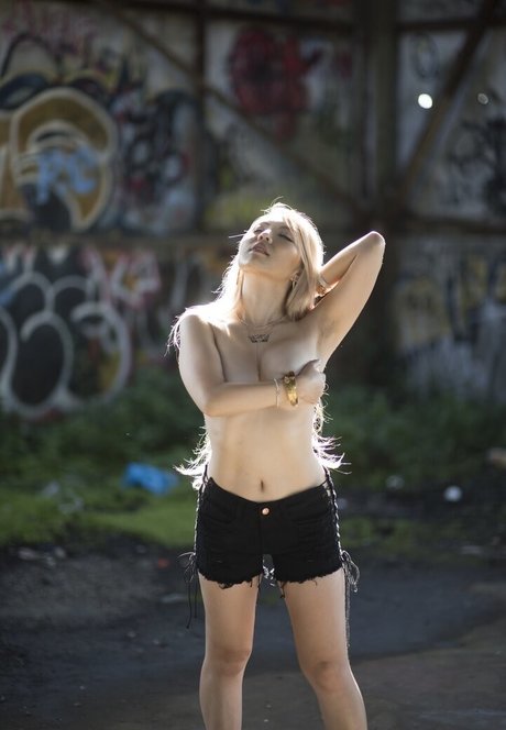 Chelsea Valentine erotic actress pic