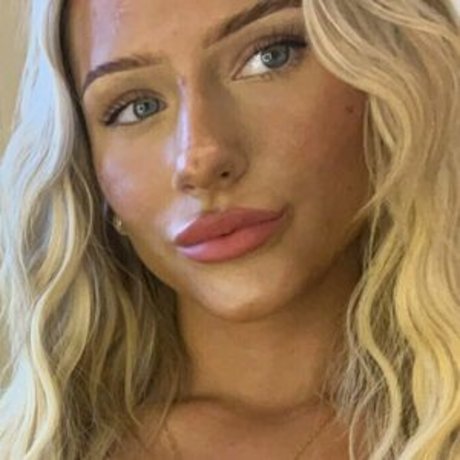 annamorae136 hot model image