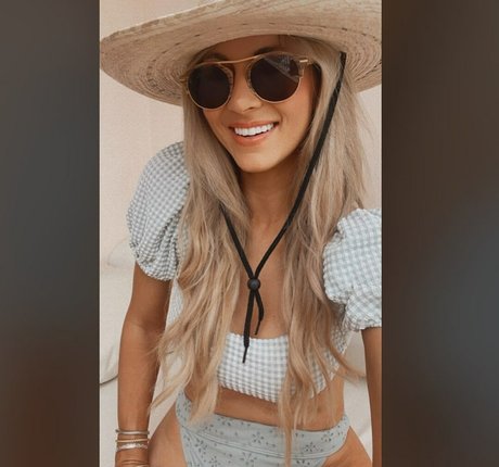 Laura Rutledge model nice img