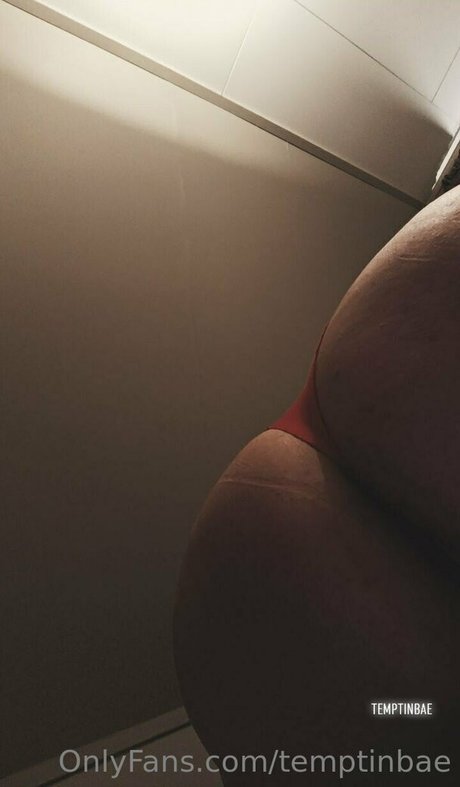 temptinbae model naked photos