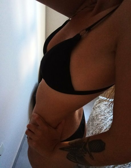 mili xc model naked photo