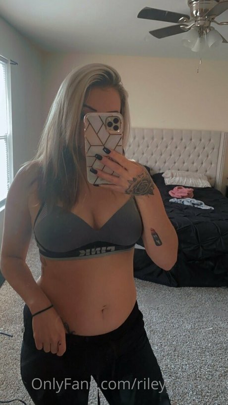 rileyy free69 nude model picture