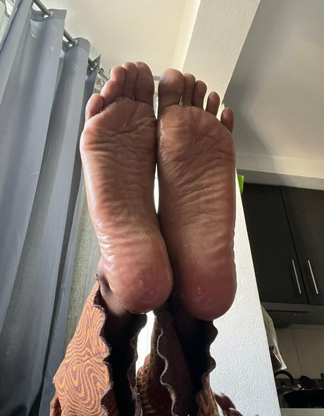 chocolatefeetbabe model hd gallery