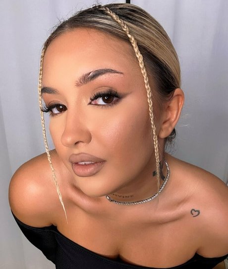 emillysteelefree art actress pics