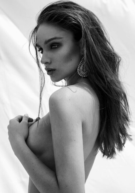 Romi Pavoncello pornstar hd pic