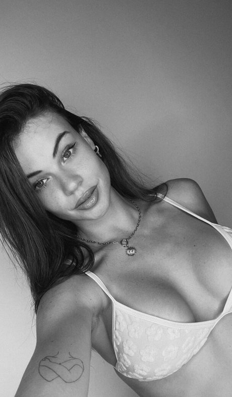 miiriiamherrero star hot image