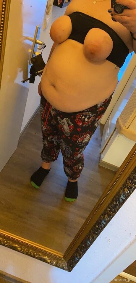 no jury pretty model photos