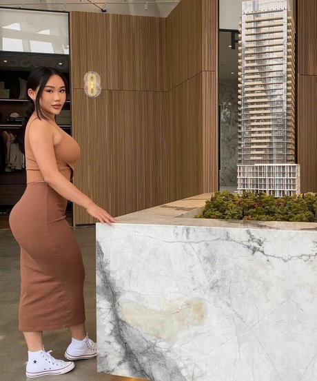 YueYue pornographic star photos