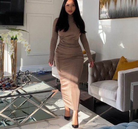 YueYue perfect model photos