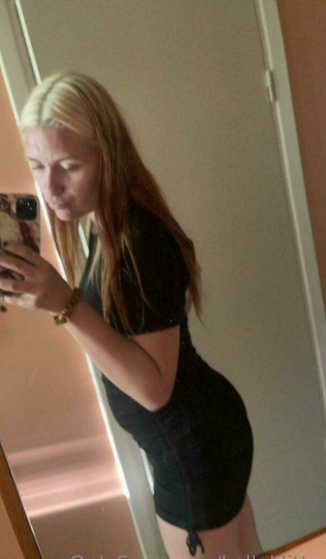 kellyklitta star nude picture