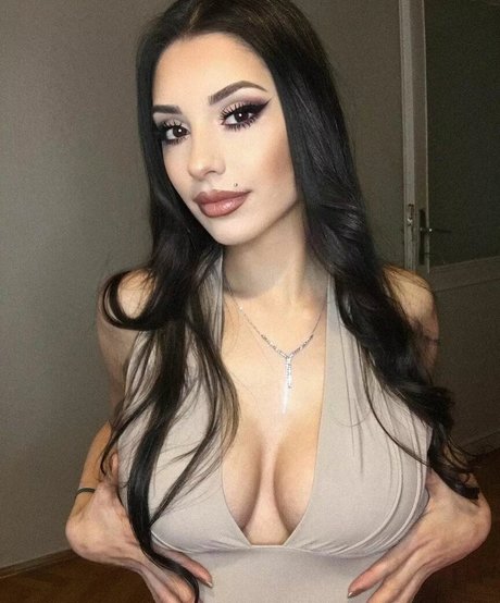 Aslihan free model pictures