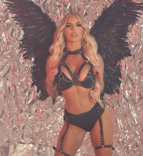 Dana Brooke hot pornstar photos