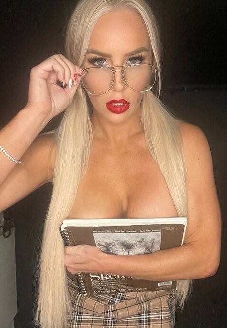 Dana Brooke adult model img