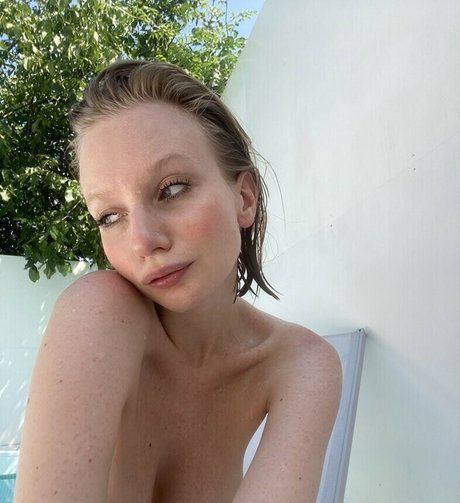 Annie Kinshova pornstar photos