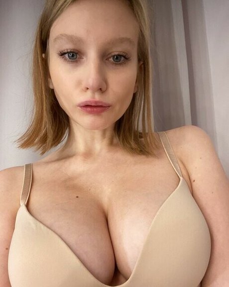 Annie Kinshova high quality model img